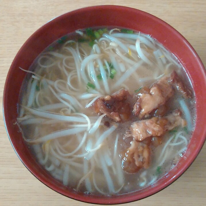 豚肉煮ともやしのしょうゆラーメン